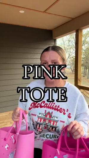 Christmas gift perfection ✨💕 #littlegirl #girlsgift #giftideas #pinktote #trendy #christmas #cybermondayblackfriday #giftsforkids #affordablegifts #viralbag 