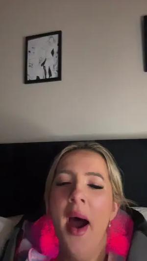 they weren’t lying when they said this was good. it feels better than any massage ive gotten #massage #neckmassager #viralneckmassager #neckmassagers #TikTokMadeMeBuyIt #SelfCare #necktension #neckpain #neckpainrelief 