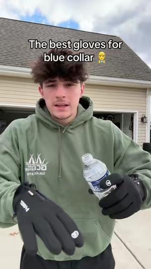 These gloves are amazing since its getting cold outside #gloves #cold #waterproof #bluecollar #tiktokmademebuyit #bluecollarboys #wintergloves #gloveschallenge 